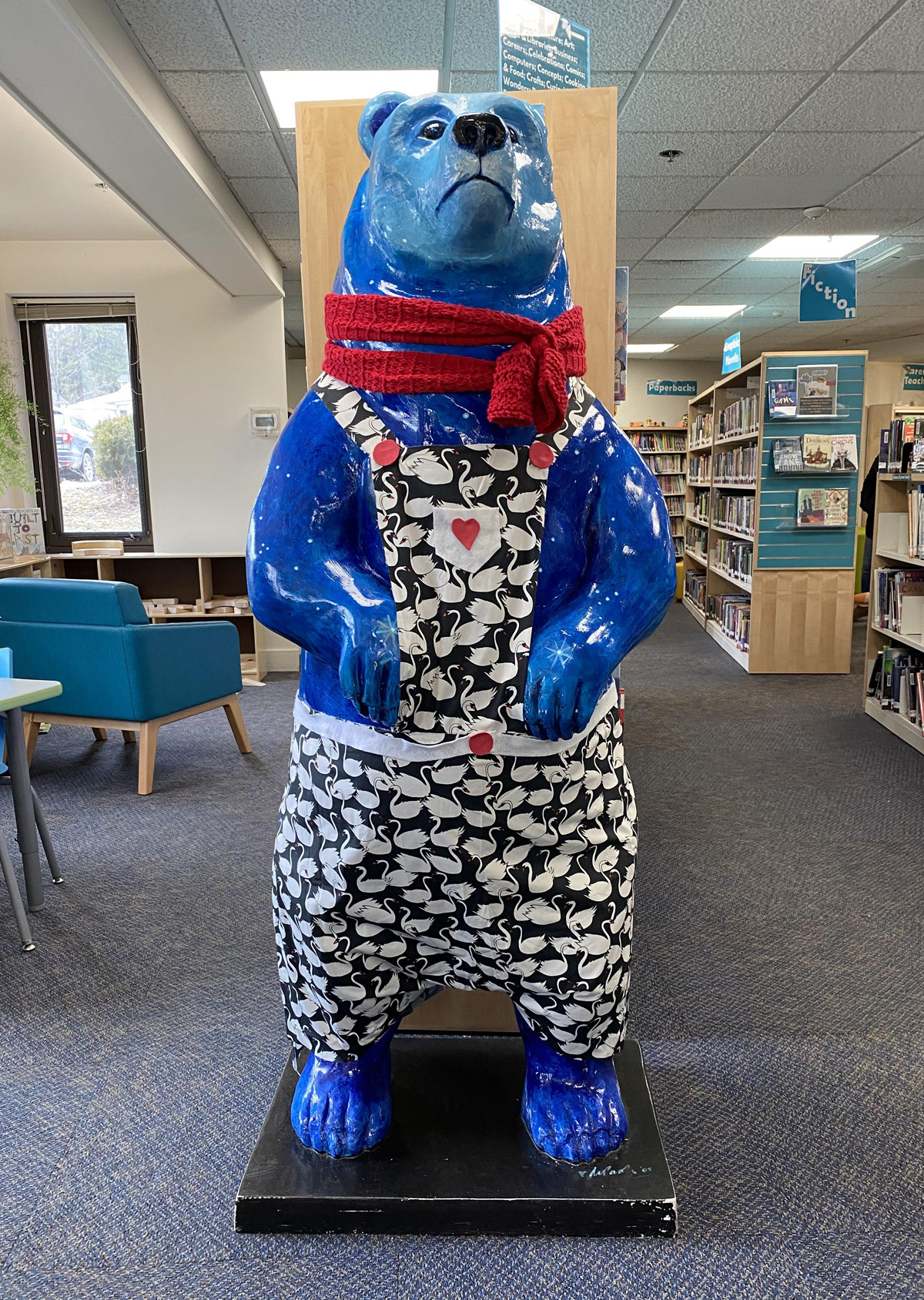 Blue bear sculpture decorated with Valentine's outfit